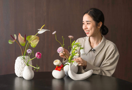 Make Your Flowers and Vases the Perfect Match